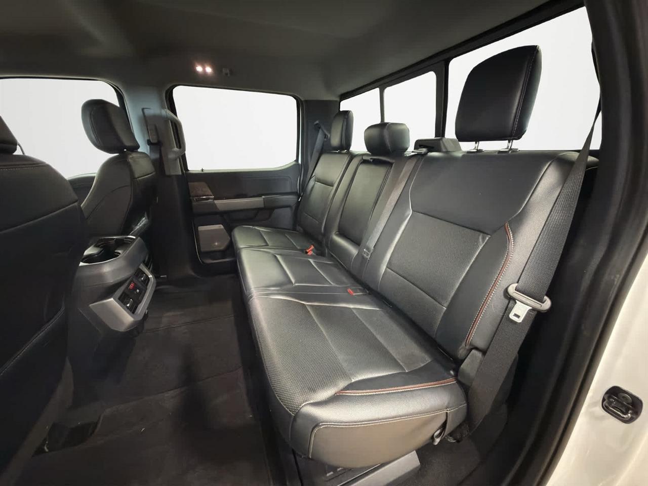 Ford Super Duty F-350 DRW Lariat 4WD Crew Cab 8' Box 2024