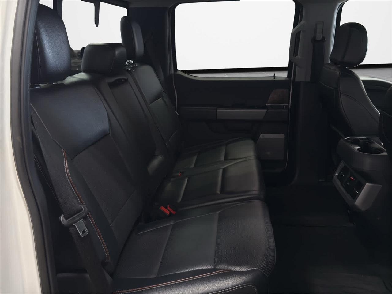 Ford Super Duty F-350 DRW Lariat 4WD Crew Cab 8' Box 2024