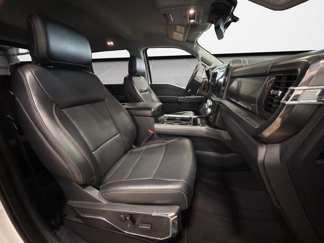 Ford Super Duty F-350 DRW Lariat 4WD Crew Cab 8' Box 2024