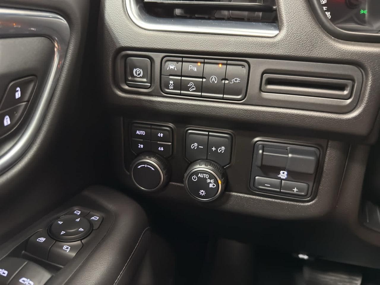 Chevrolet Tahoe 4WD 4dr Z71 2021