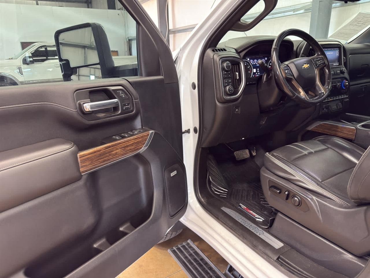 Chevrolet Silverado 2500HD 4WD Crew Cab 159" High Country 2021