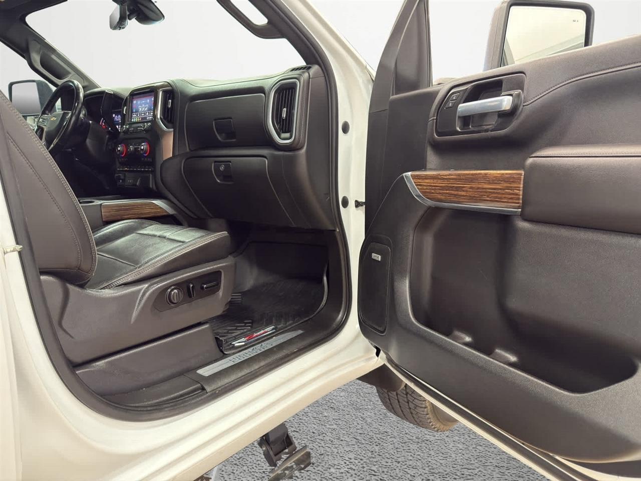 Chevrolet Silverado 2500HD 4WD Crew Cab 159" High Country 2021