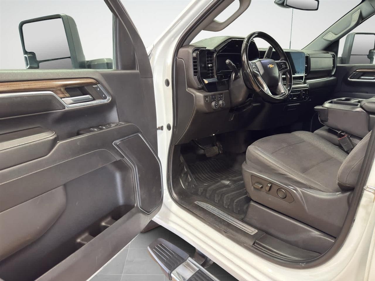 Chevrolet Silverado 2500HD 4WD Crew Cab 172" LT 2024