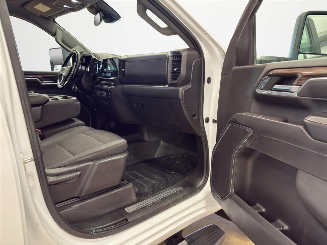 Chevrolet Silverado 2500HD 4WD Crew Cab 172" LT 2024