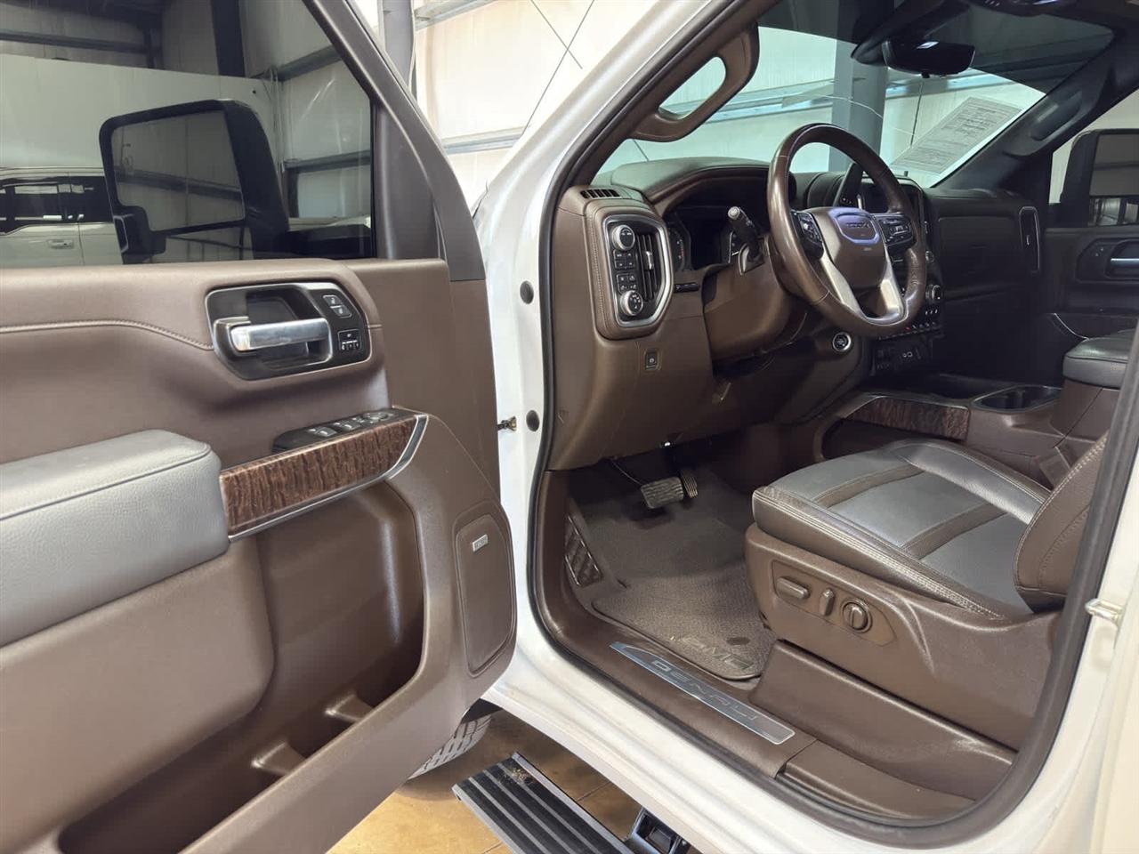 GMC Sierra 2500HD 4WD Crew Cab 159" Denali 2023