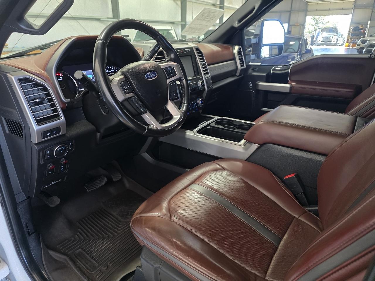 Ford Super Duty F-250 SRW 4WD Crew Cab 156" Platinum 2021
