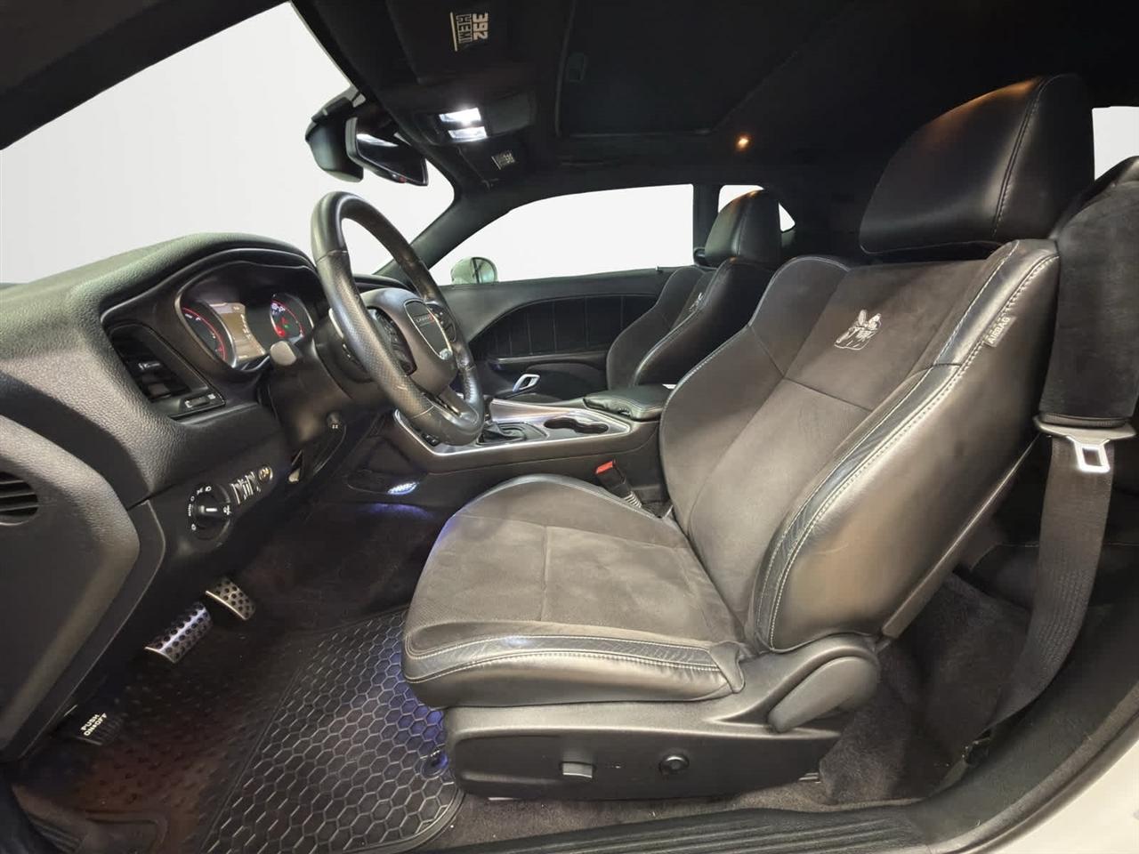 Dodge Challenger 392 Hemi Scat Pack Shaker Coupe 2017