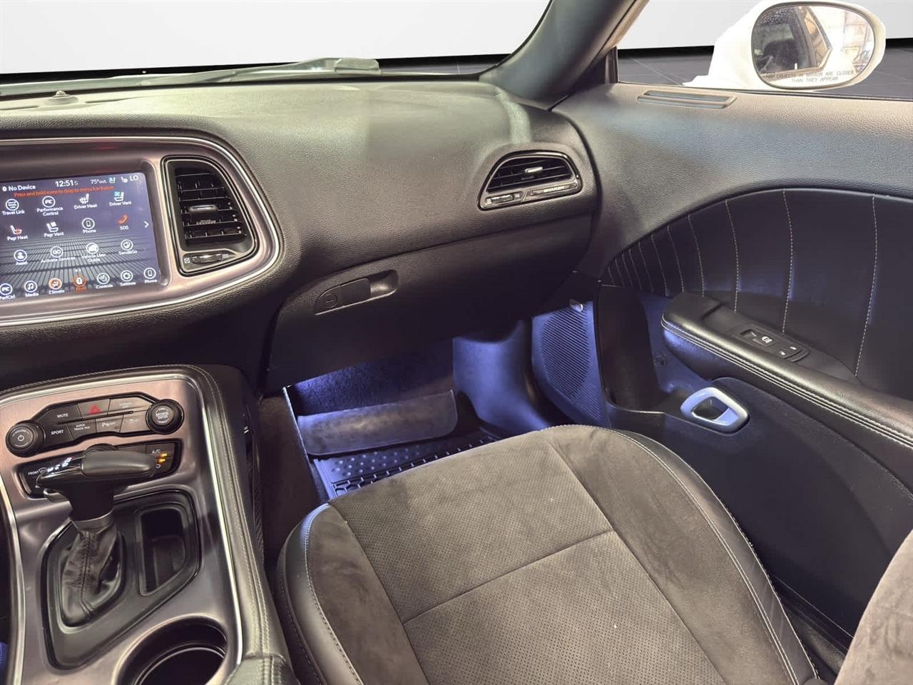 Dodge Challenger 392 Hemi Scat Pack Shaker Coupe 2017