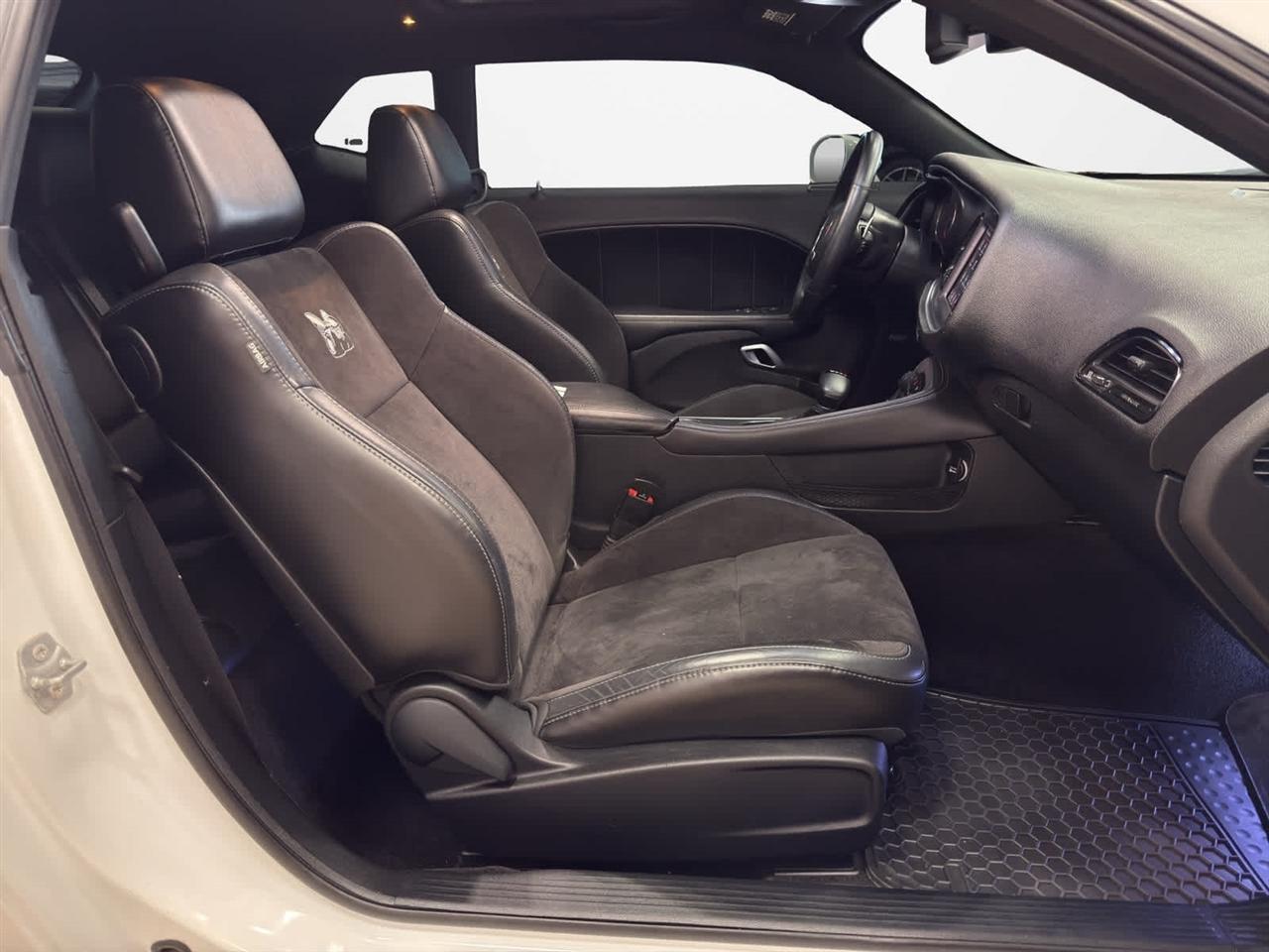 Dodge Challenger 392 Hemi Scat Pack Shaker Coupe 2017