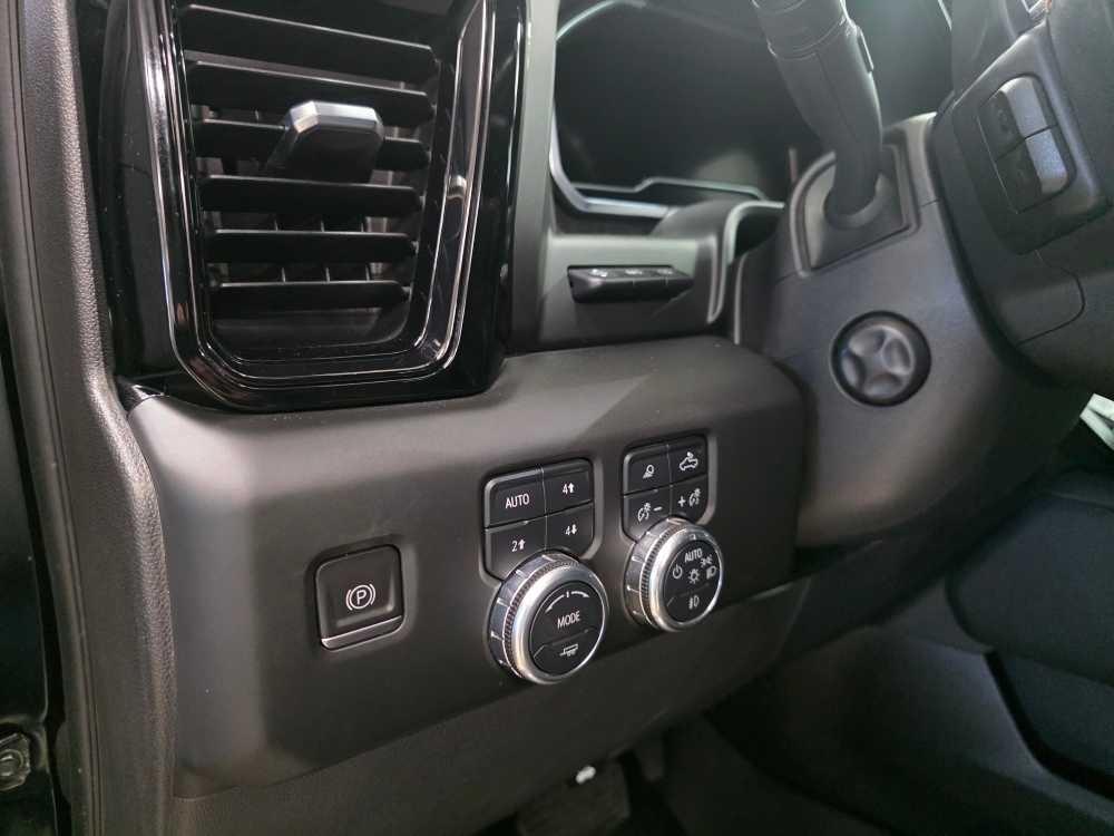 GMC Sierra 1500 4WD Crew Cab 147" AT4 2022
