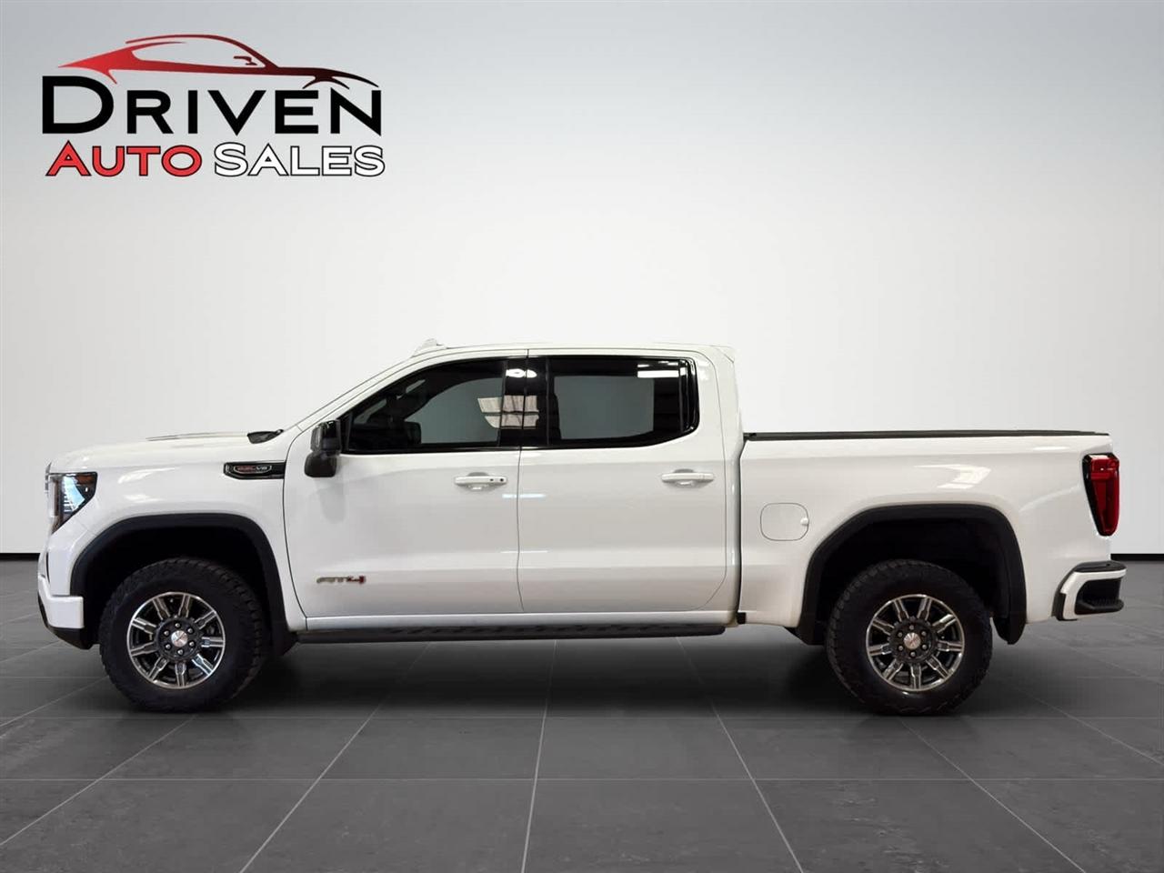 GMC Sierra 1500 4WD Crew Cab 147" AT4 2024