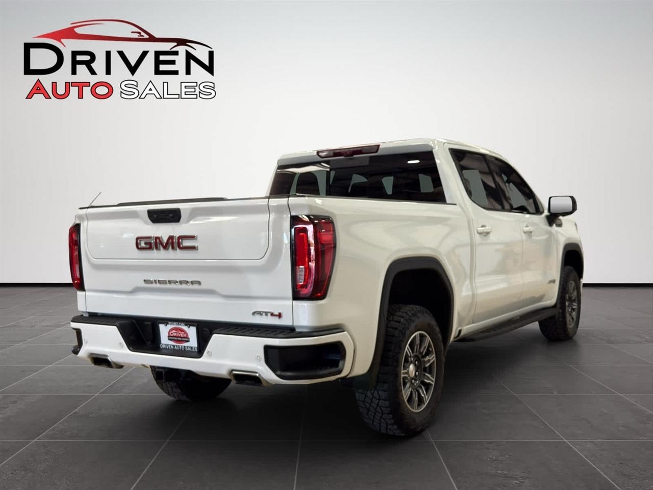 GMC Sierra 1500 4WD Crew Cab 147" AT4 2024