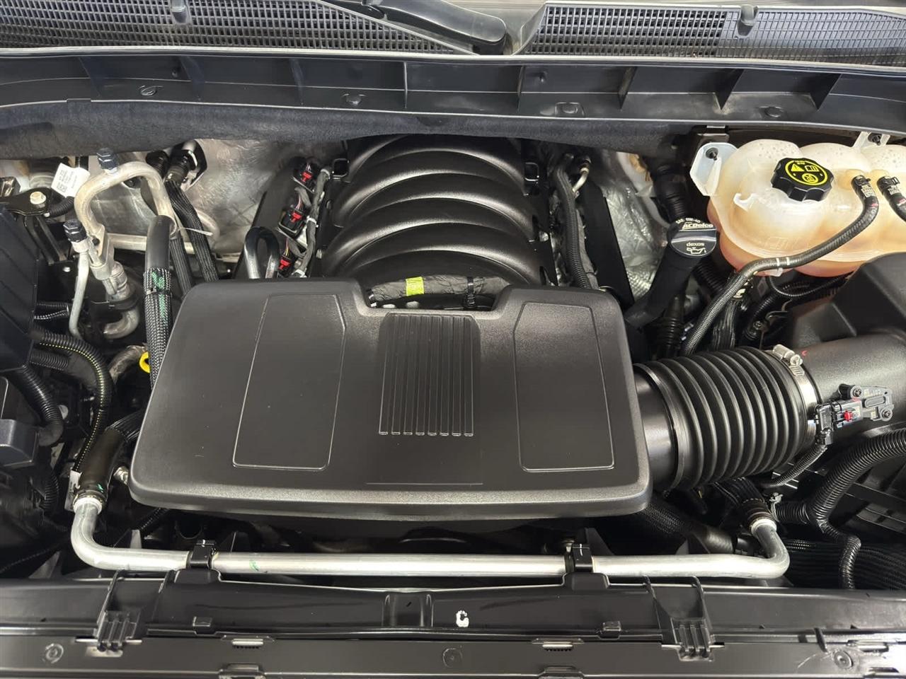 GMC Sierra 1500 4WD Crew Cab 147" AT4 2024