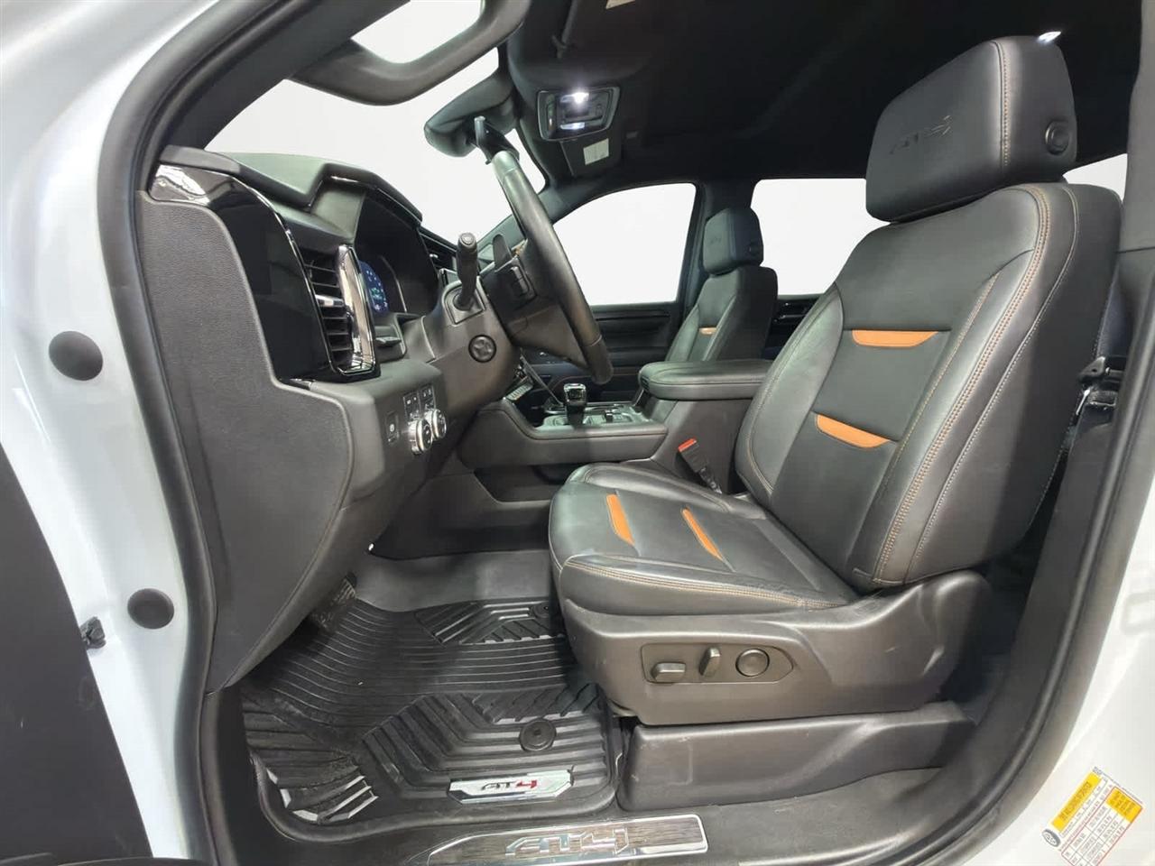 GMC Sierra 1500 4WD Crew Cab 147" AT4 2024