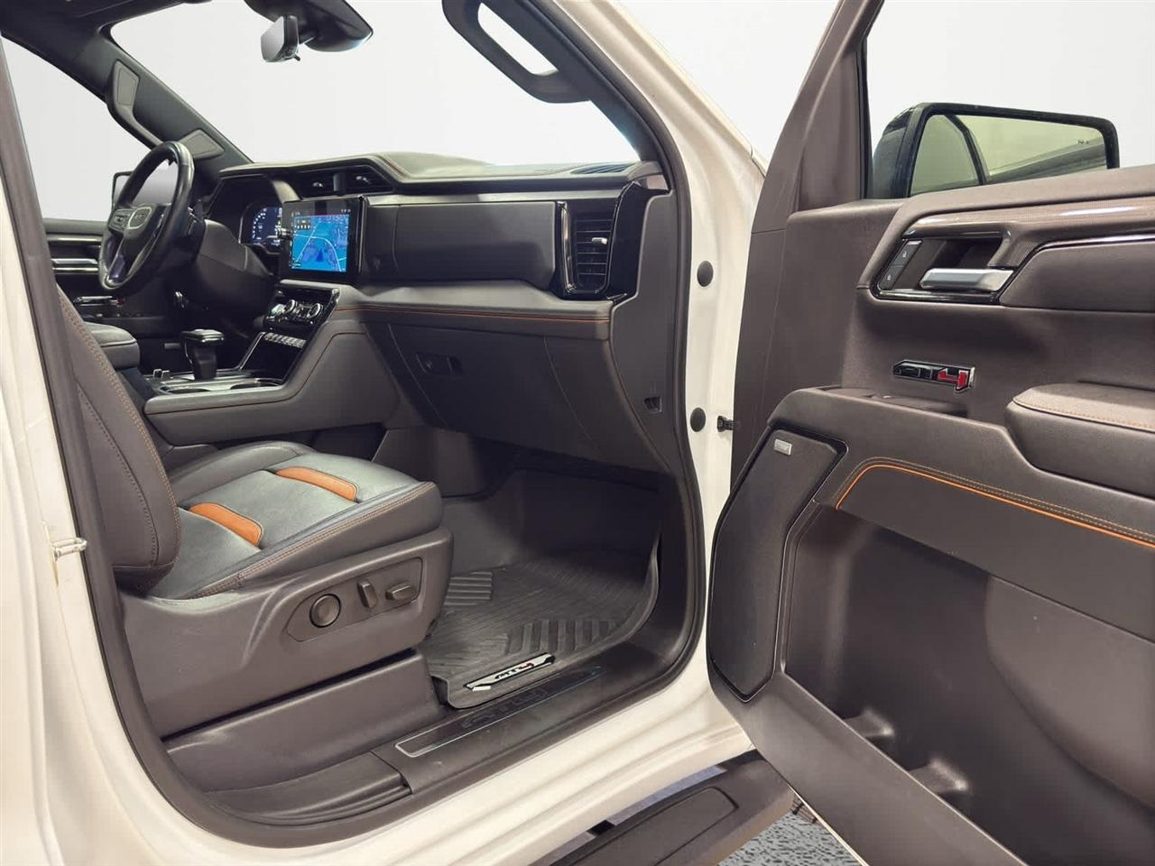 GMC Sierra 1500 4WD Crew Cab 147" AT4 2024