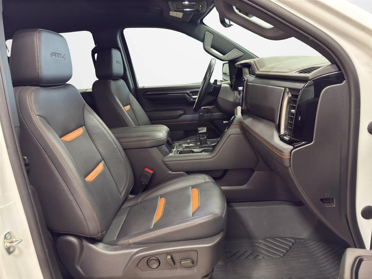 GMC Sierra 1500 4WD Crew Cab 147" AT4 2024