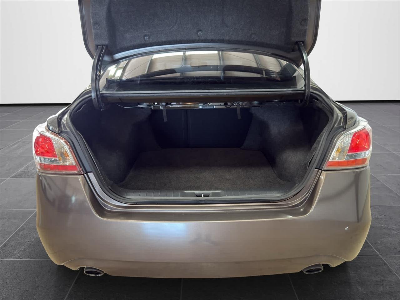 Nissan Altima 4dr Sdn I4 2.5 SV 2013