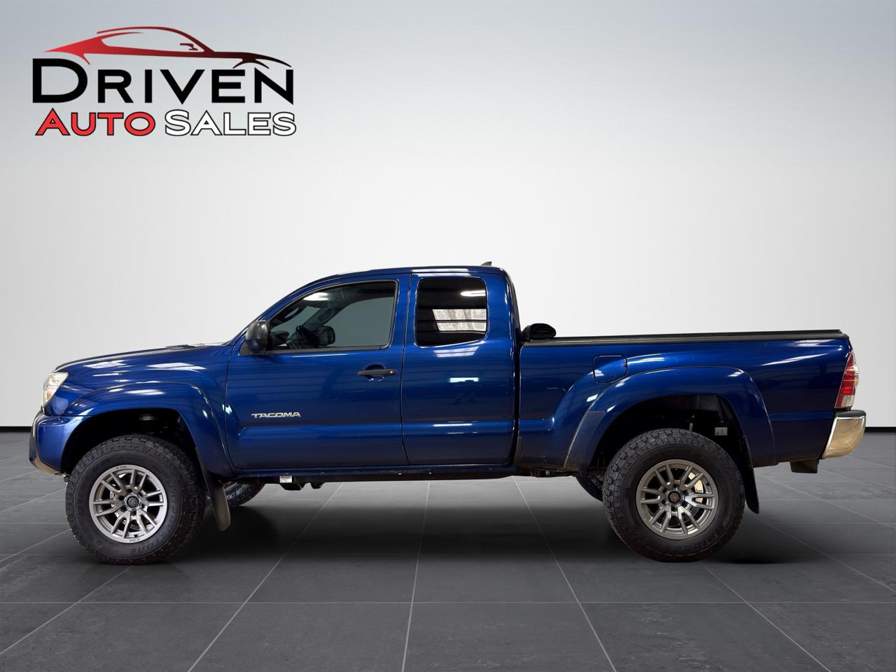 Toyota Tacoma 4WD Access Cab V6 AT (Natl) 2015