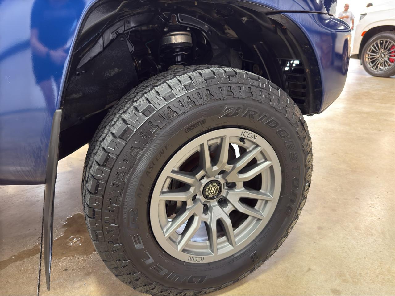 Toyota Tacoma 4WD Access Cab V6 AT (Natl) 2015