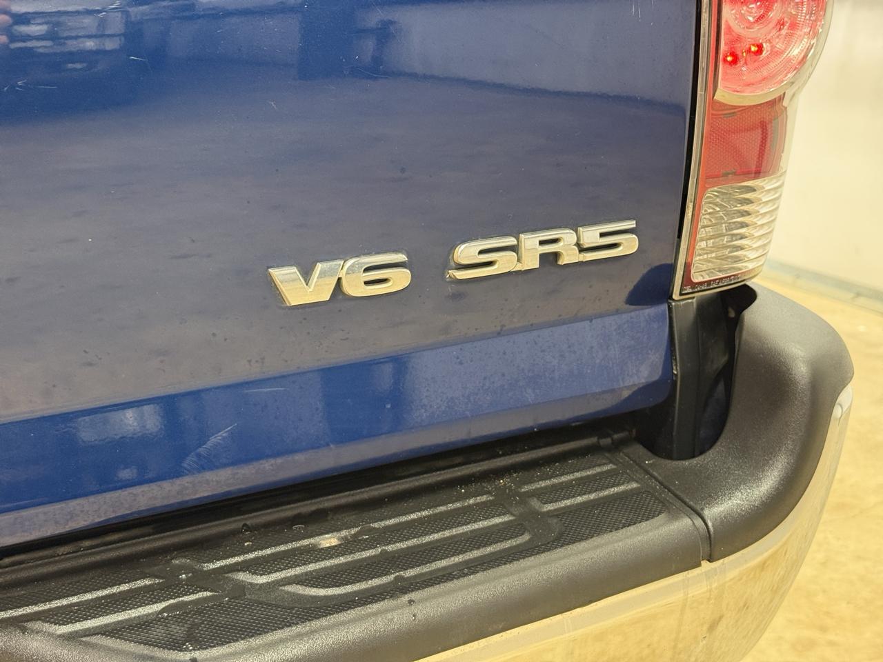 Toyota Tacoma 4WD Access Cab V6 AT (Natl) 2015