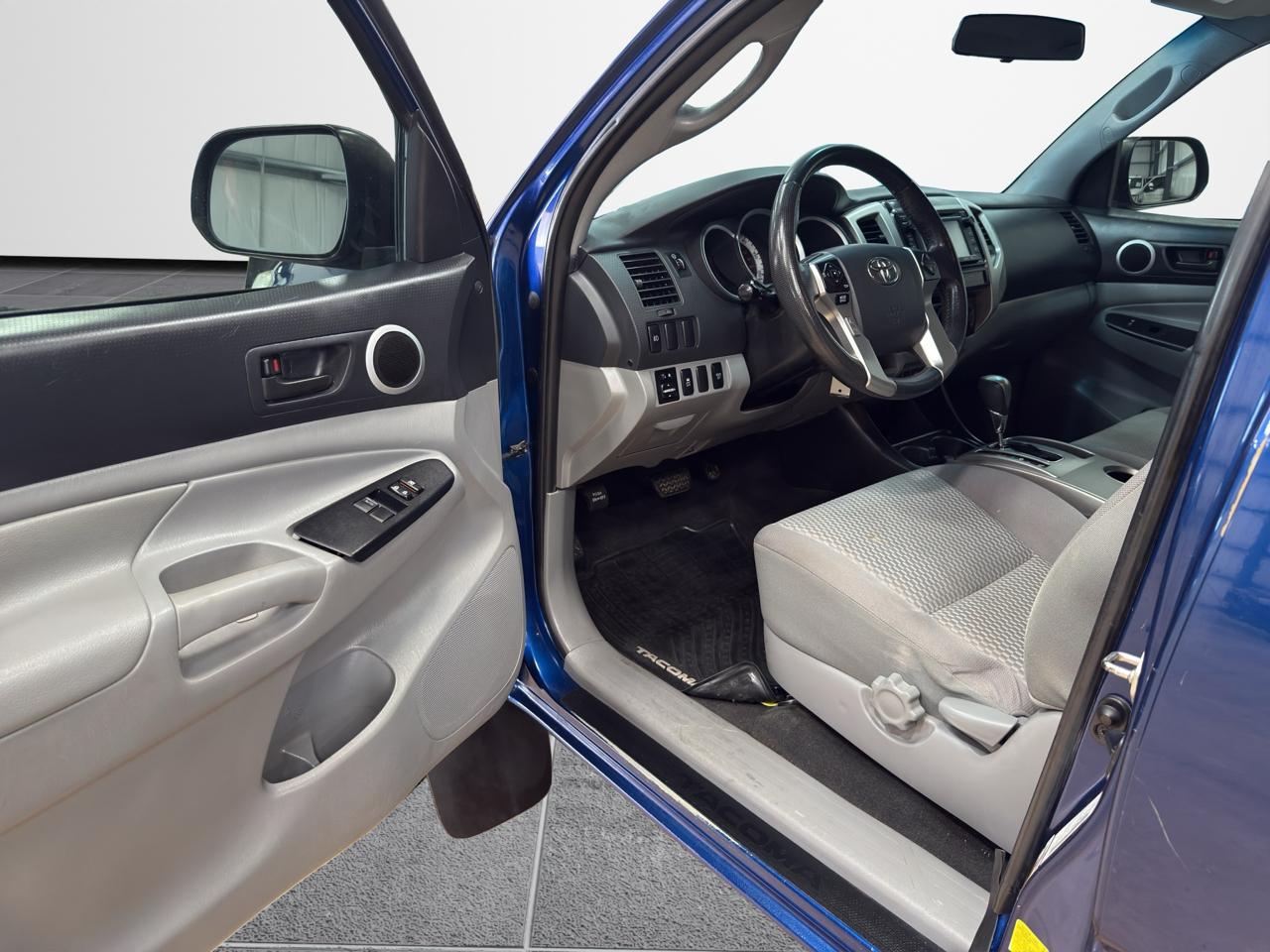 Toyota Tacoma 4WD Access Cab V6 AT (Natl) 2015