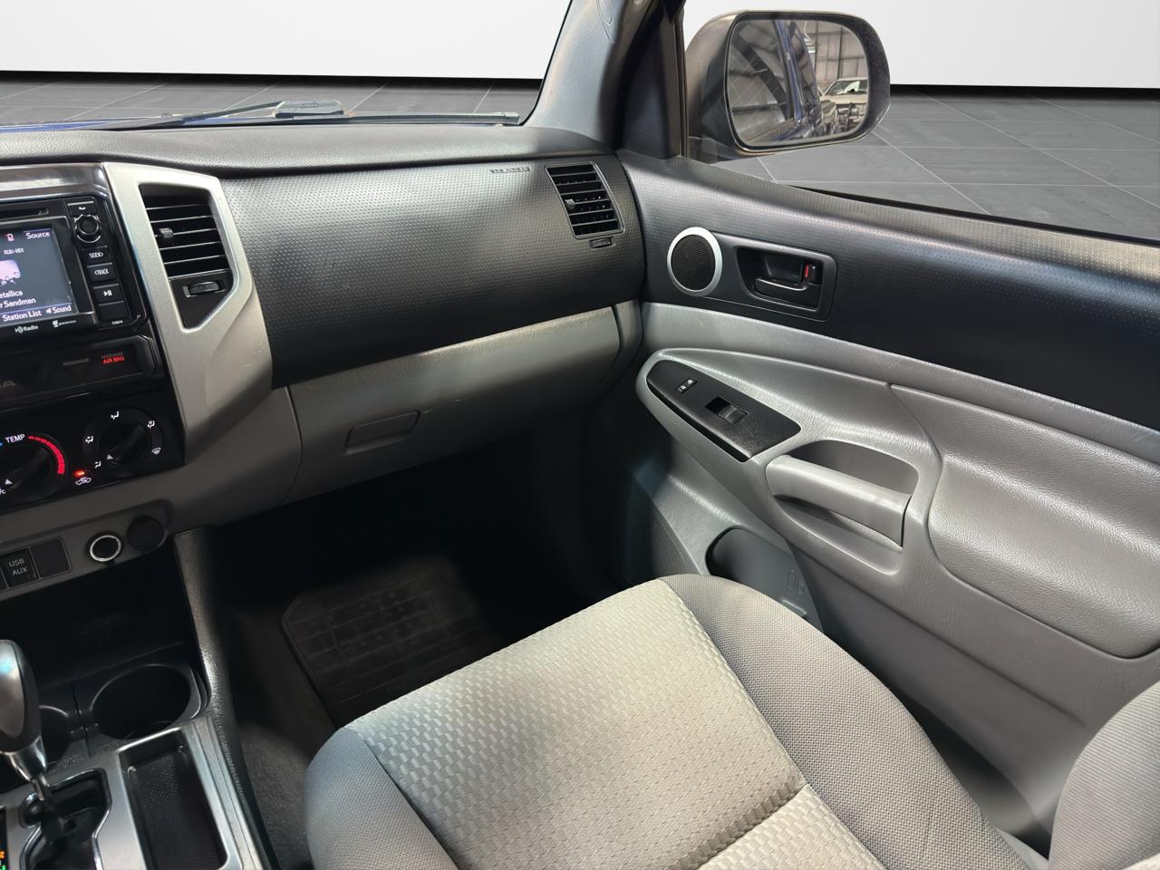 Toyota Tacoma 4WD Access Cab V6 AT (Natl) 2015