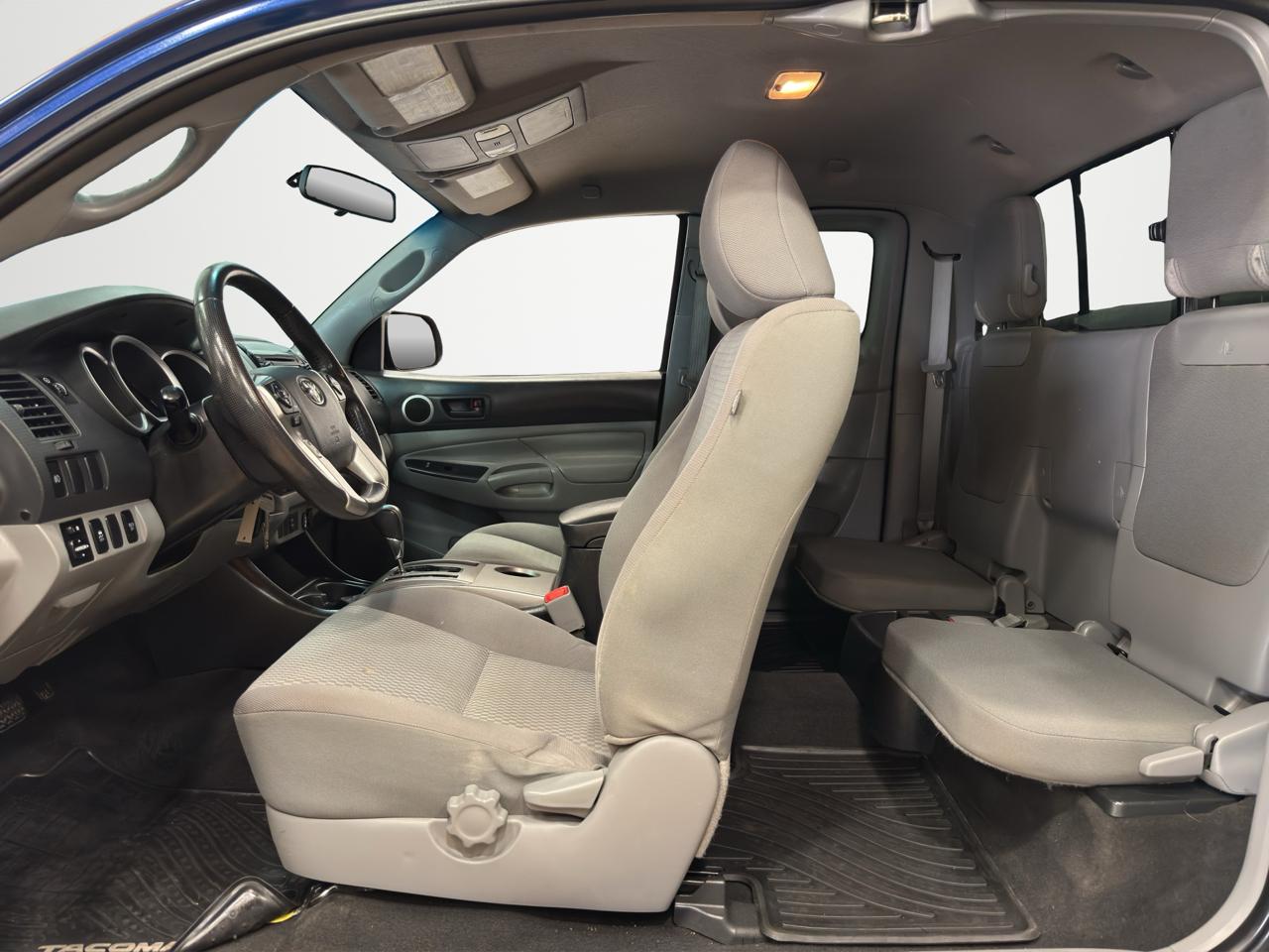 Toyota Tacoma 4WD Access Cab V6 AT (Natl) 2015