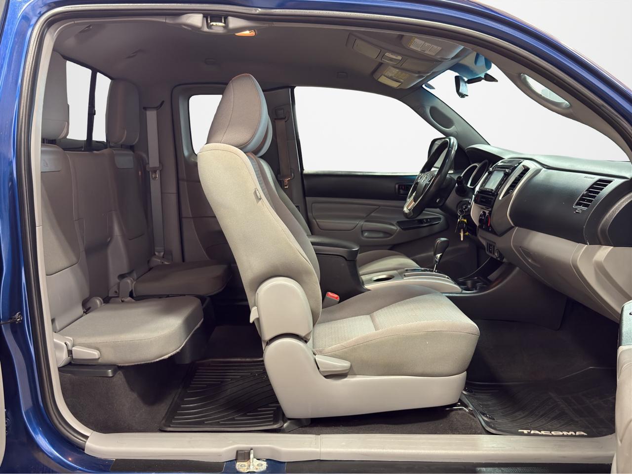 Toyota Tacoma 4WD Access Cab V6 AT (Natl) 2015