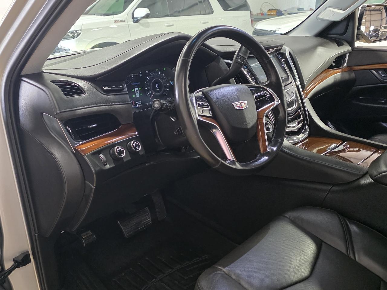 Cadillac Escalade 4WD 4dr Luxury Collection 2016