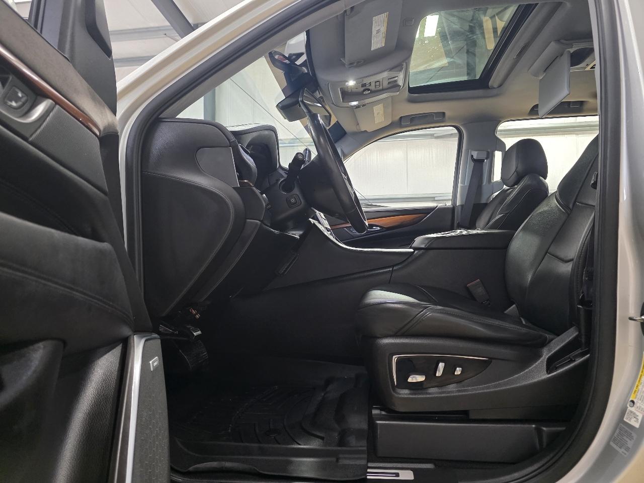 Cadillac Escalade 4WD 4dr Luxury Collection 2016