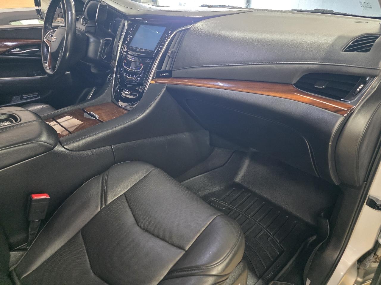 Cadillac Escalade 4WD 4dr Luxury Collection 2016