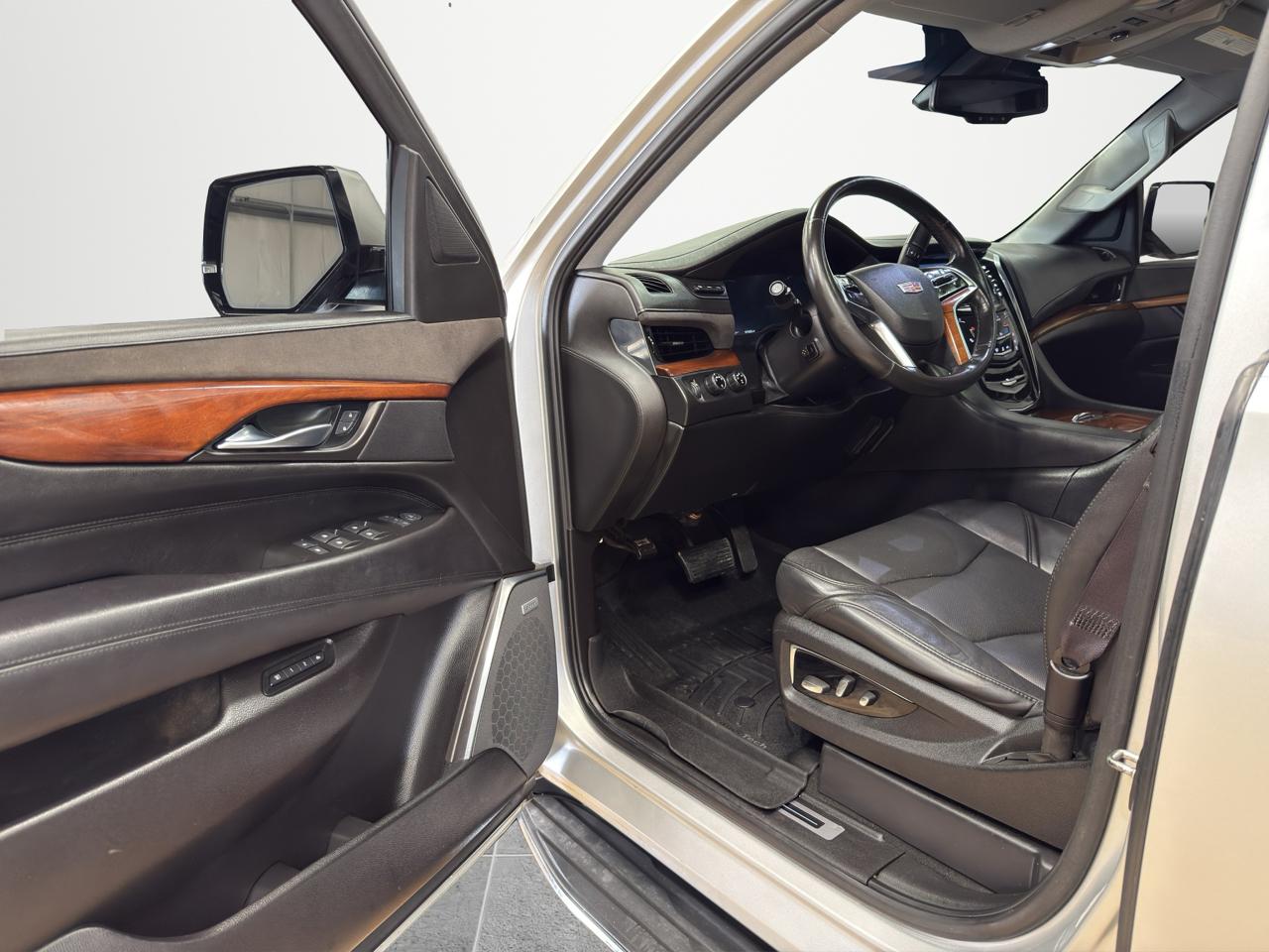 Cadillac Escalade 4WD 4dr Luxury Collection 2016