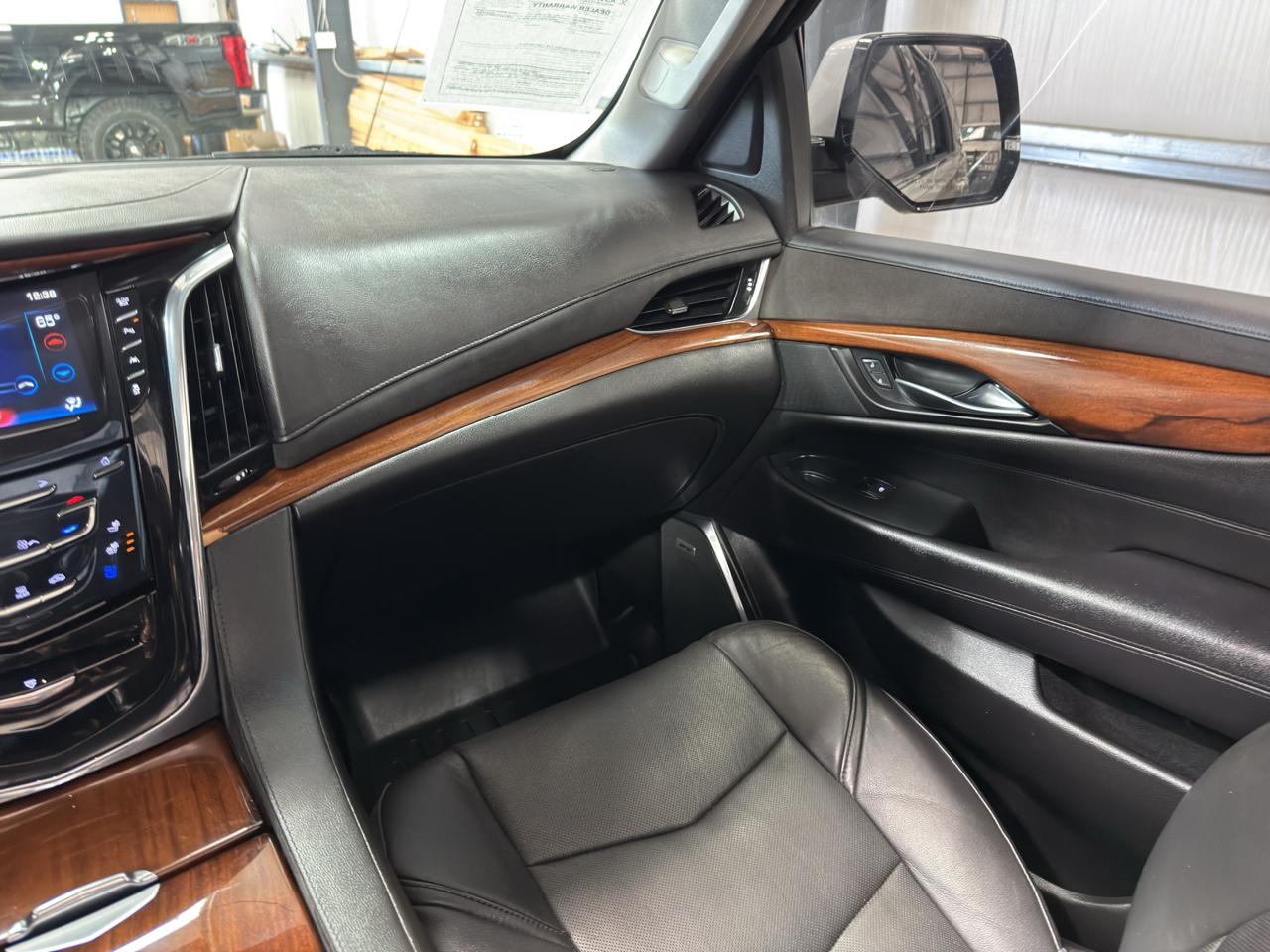 Cadillac Escalade 4WD 4dr Luxury Collection 2016