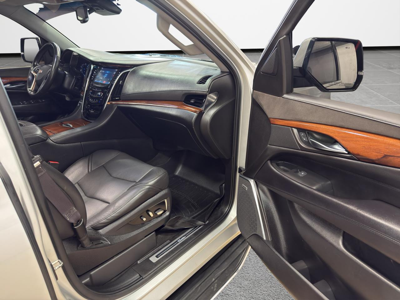 Cadillac Escalade 4WD 4dr Luxury Collection 2016