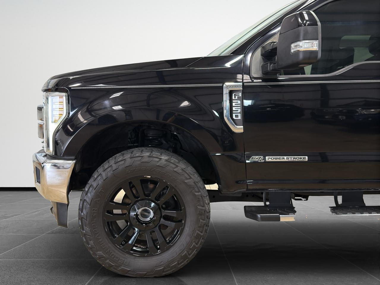 Ford Super Duty F-250 SRW Lariat 4WD Crew Cab 6.75' Box 2019