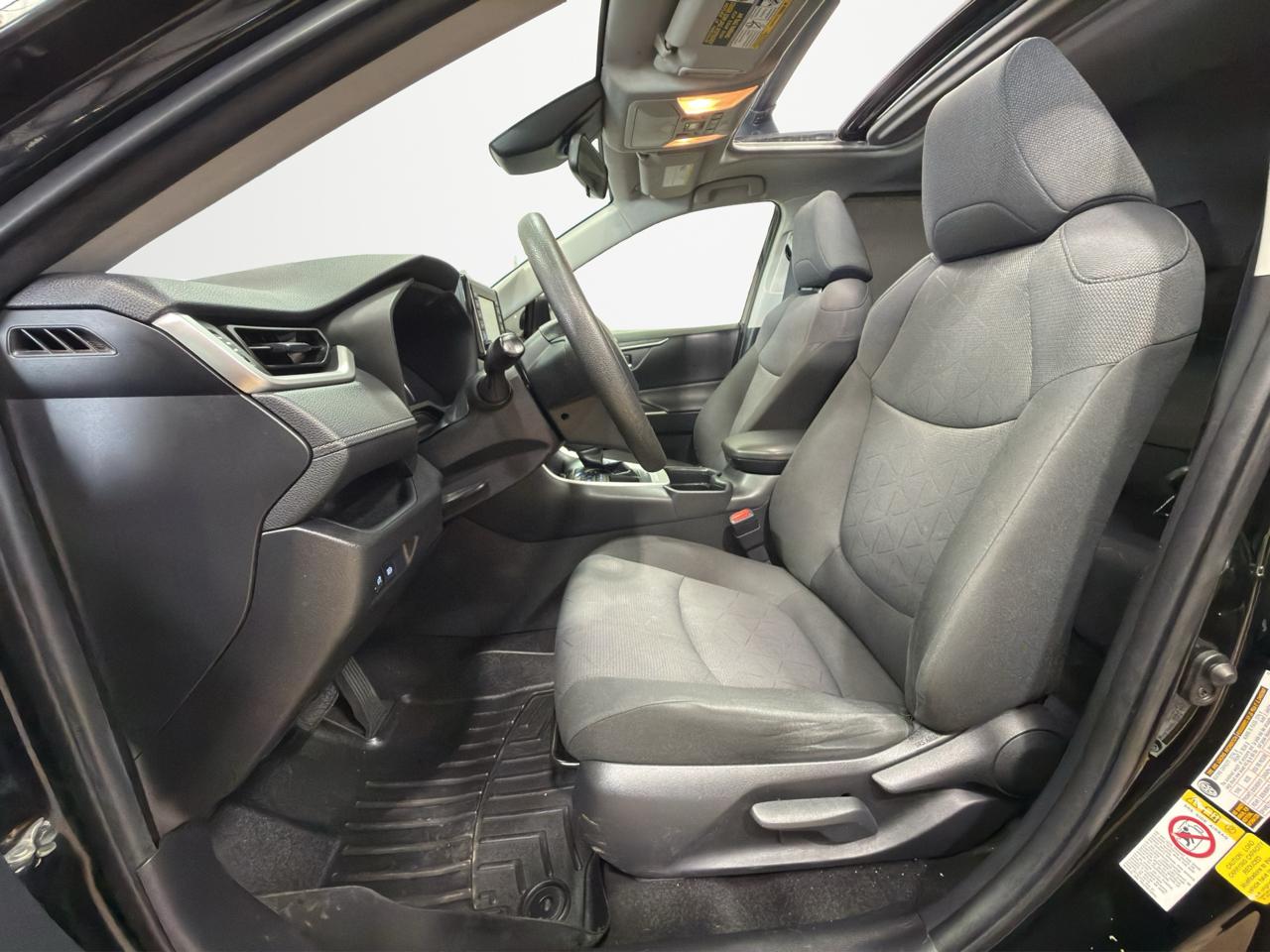 Toyota RAV4 XLE FWD (Natl) 2019