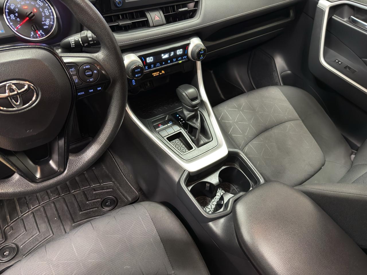 Toyota RAV4 XLE FWD (Natl) 2019