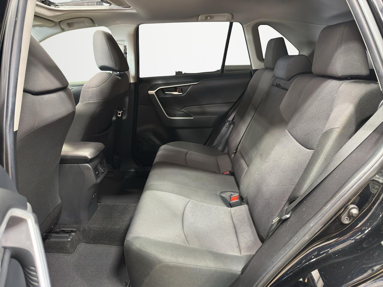 Toyota RAV4 XLE FWD (Natl) 2019