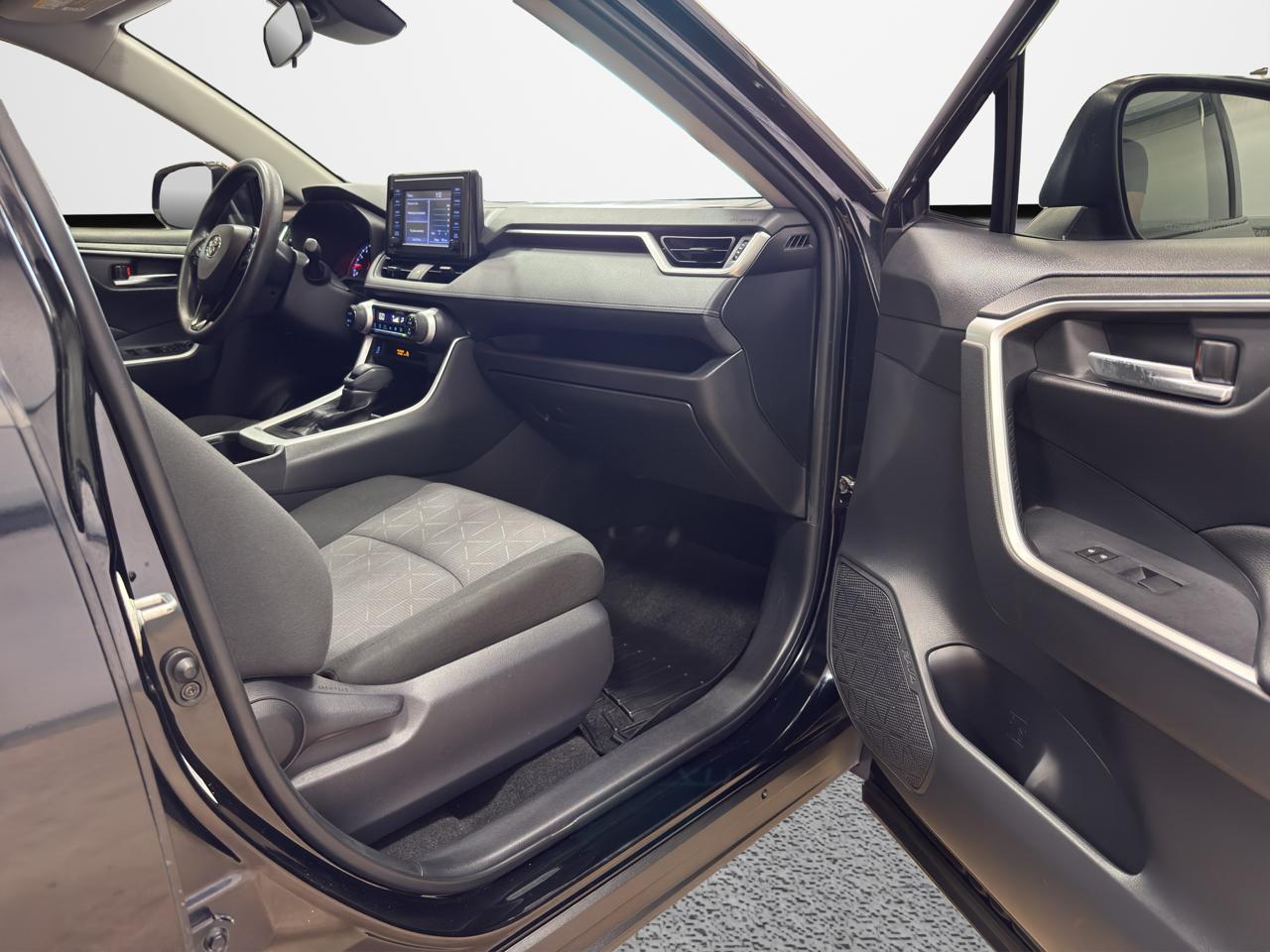 Toyota RAV4 XLE FWD (Natl) 2019