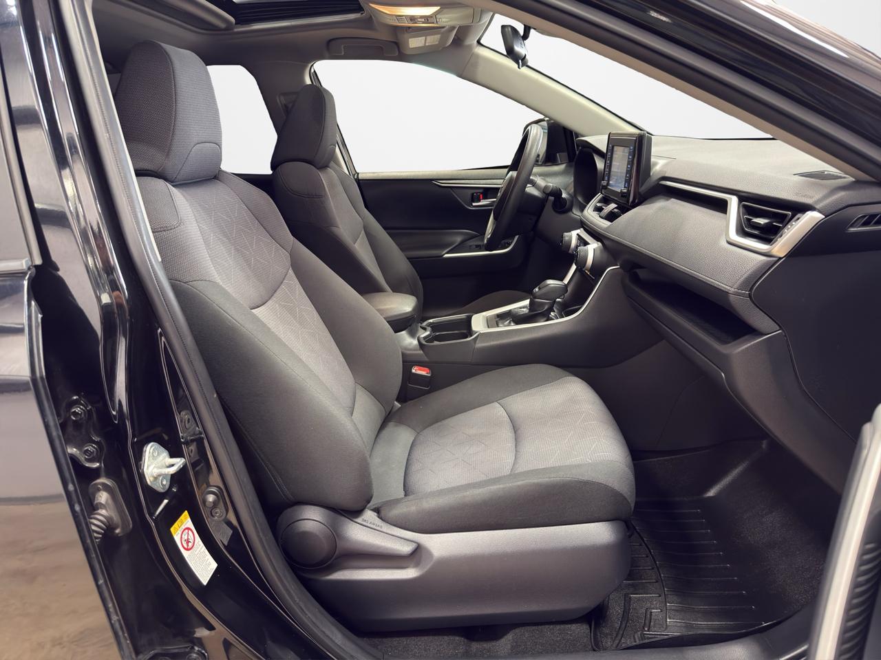 Toyota RAV4 XLE FWD (Natl) 2019