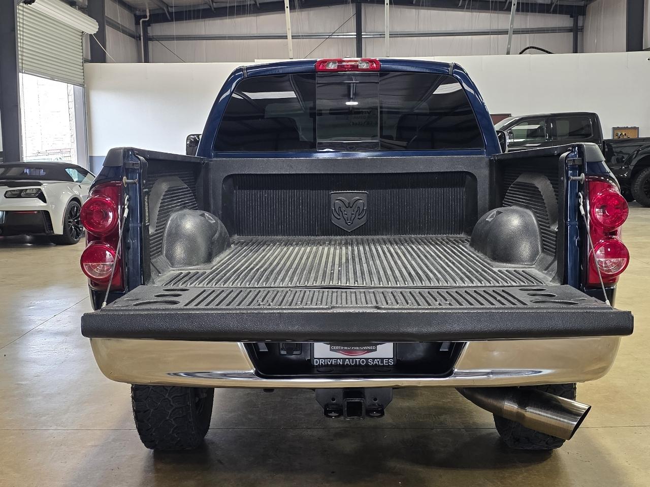 Dodge Ram 2500 4WD Quad Cab 140.5" SLT 2007