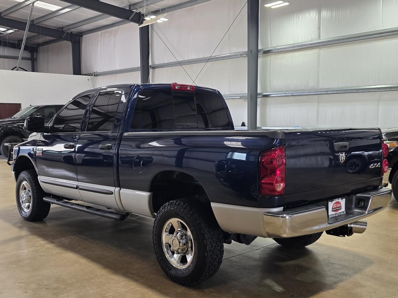 Dodge Ram 2500 4WD Quad Cab 140.5" SLT 2007