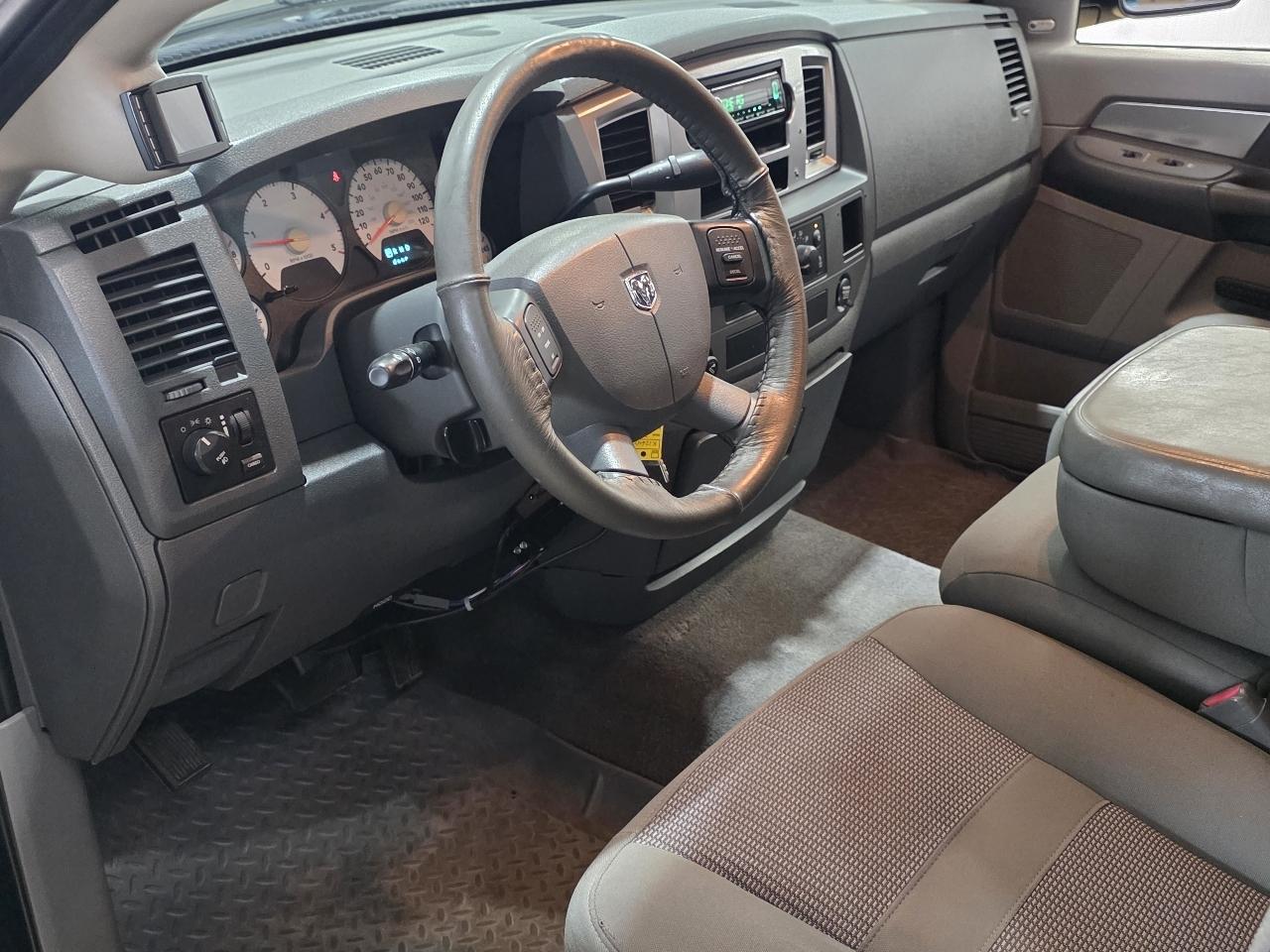 Dodge Ram 2500 4WD Quad Cab 140.5" SLT 2007