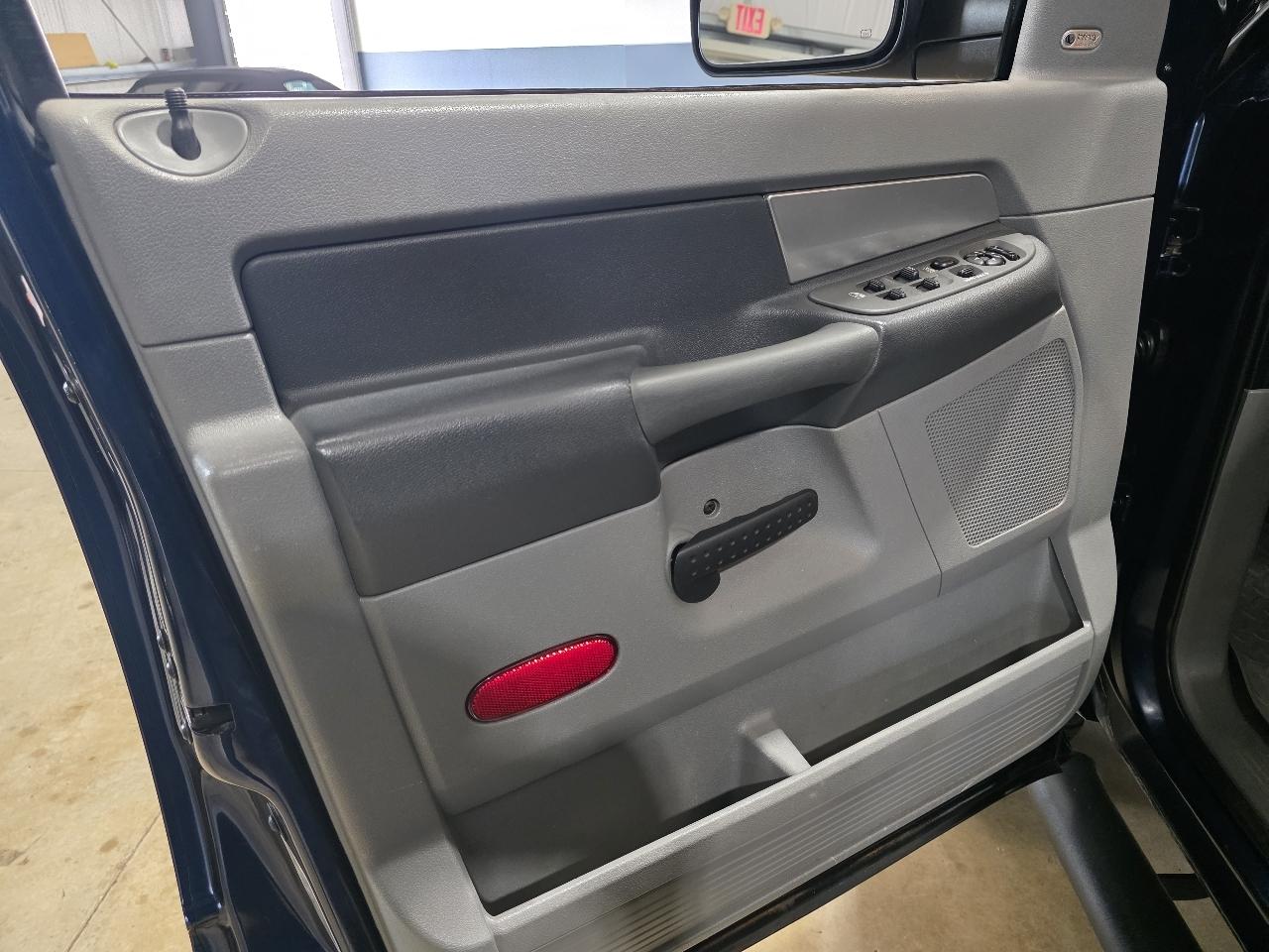 Dodge Ram 2500 4WD Quad Cab 140.5" SLT 2007