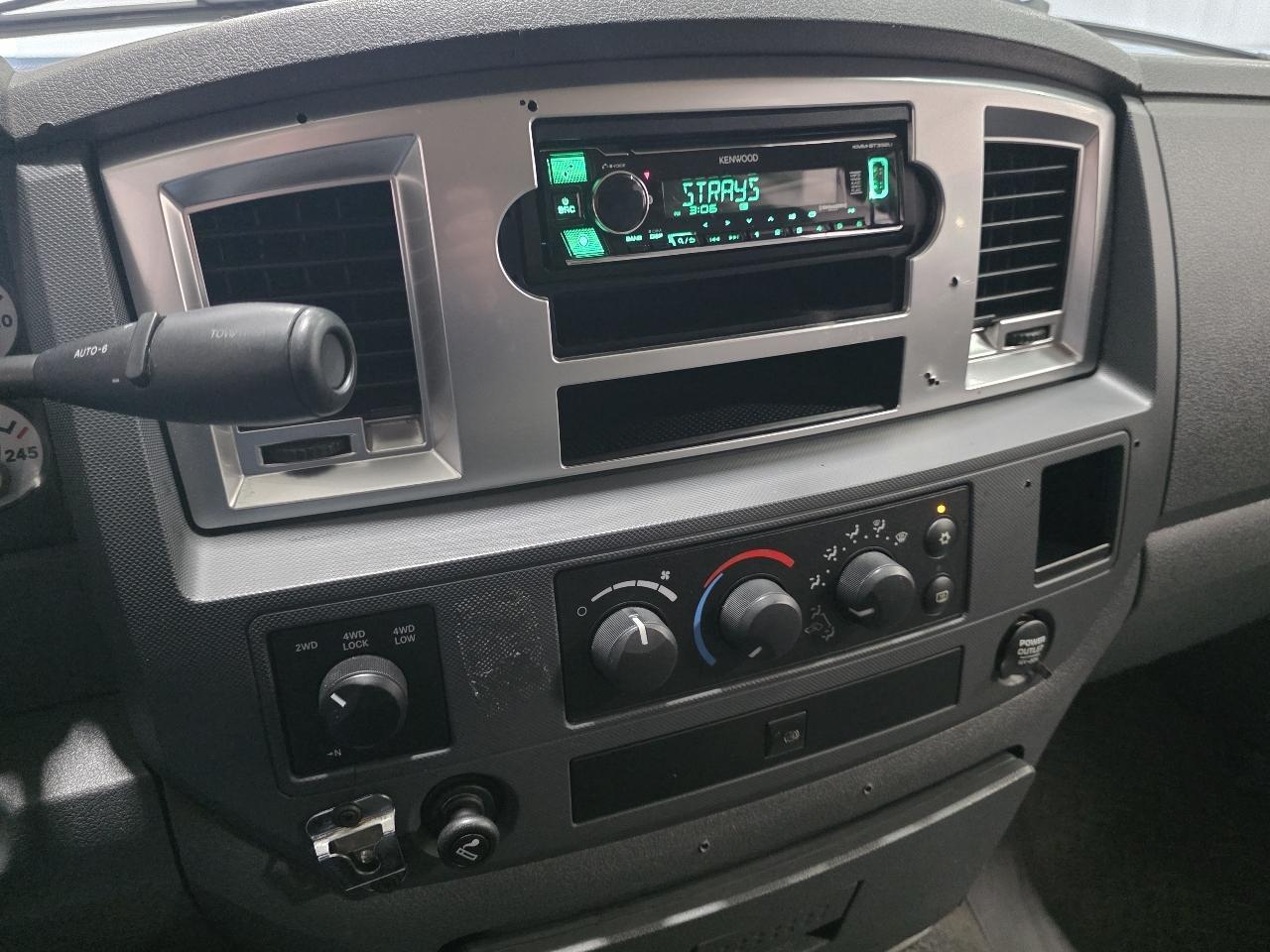 Dodge Ram 2500 4WD Quad Cab 140.5" SLT 2007