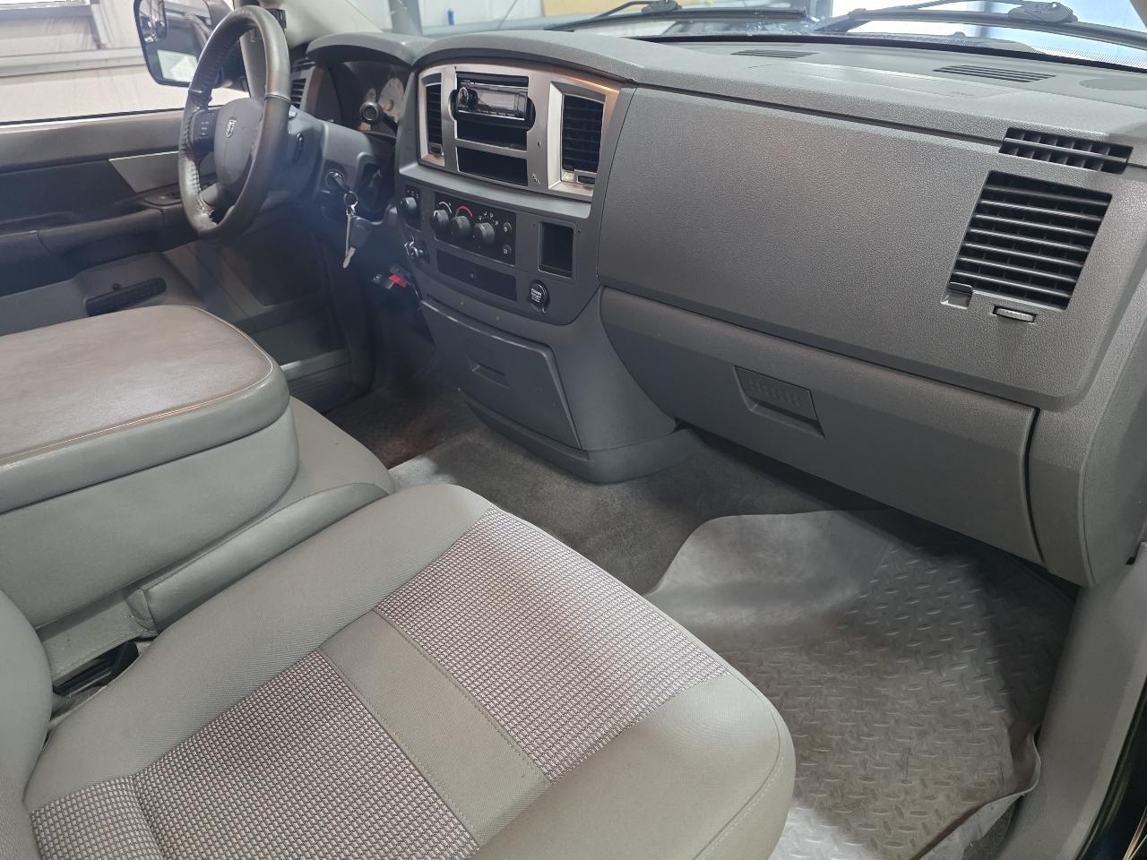 Dodge Ram 2500 4WD Quad Cab 140.5" SLT 2007