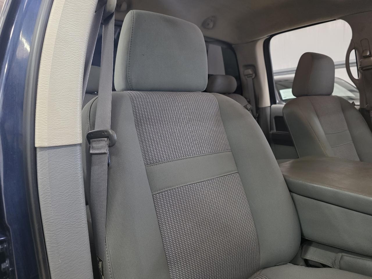 Dodge Ram 2500 4WD Quad Cab 140.5" SLT 2007