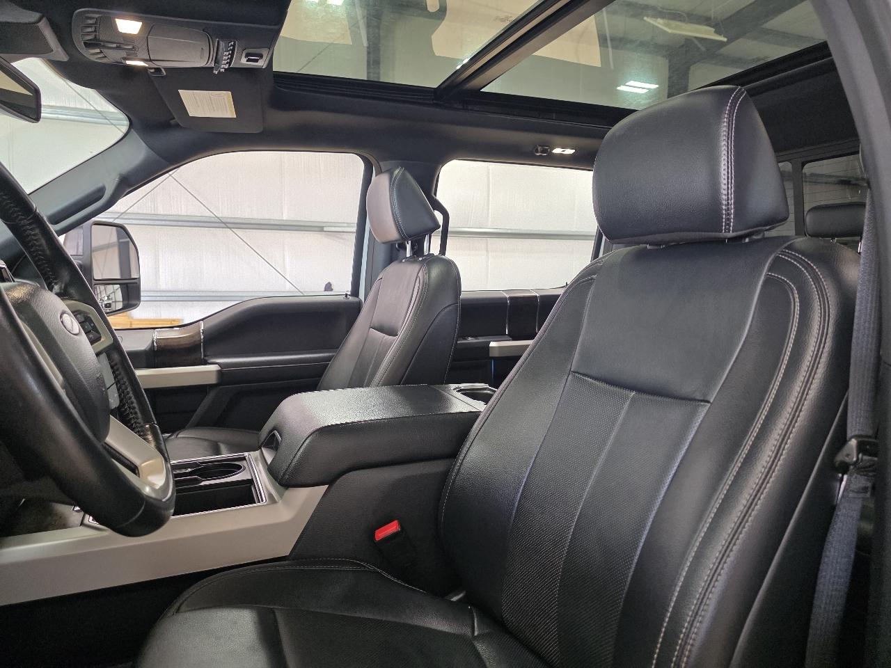 Ford Super Duty F-250 SRW Lariat 4WD Crew Cab 6.75' Box 2022