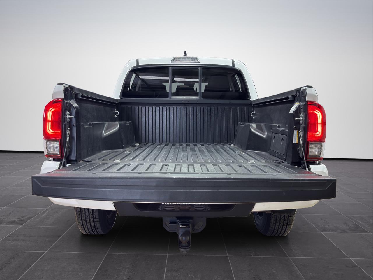 Toyota Tacoma 4WD SR Double Cab 5' Bed V6 AT (Natl) 2022