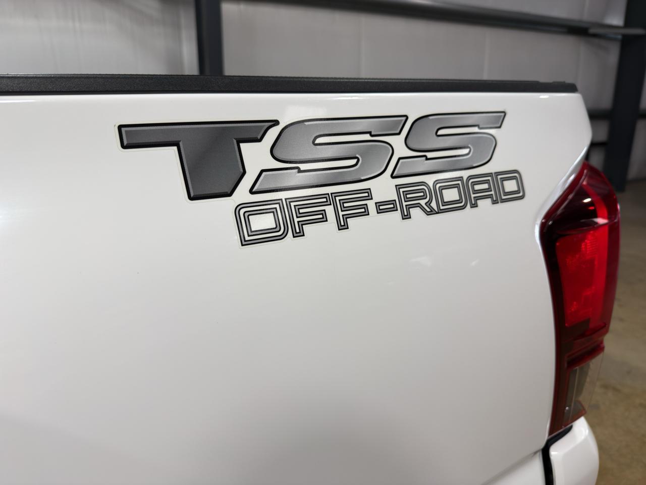 Toyota Tacoma 4WD SR Double Cab 5' Bed V6 AT (Natl) 2022